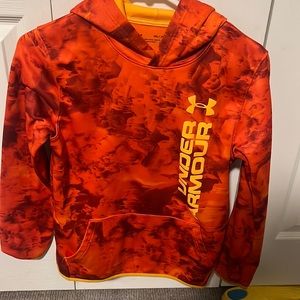 Boys Youth XL Under Armour sweatshirt.